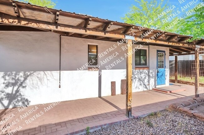 Photo - 121 W Birdman Dr