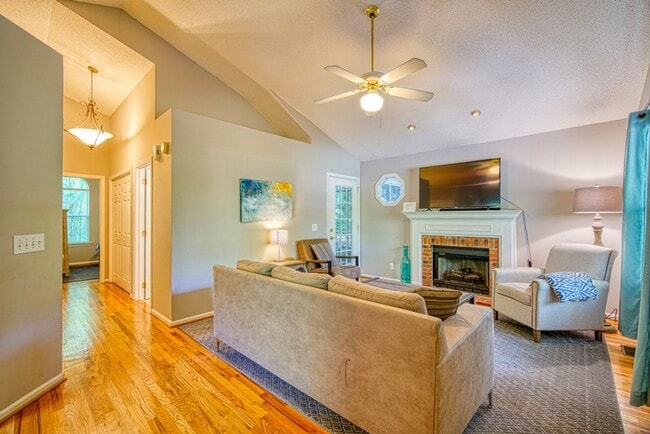 Photo - Adorable 2 BR, 2 BA Home - Greater North Main Area, Greenville