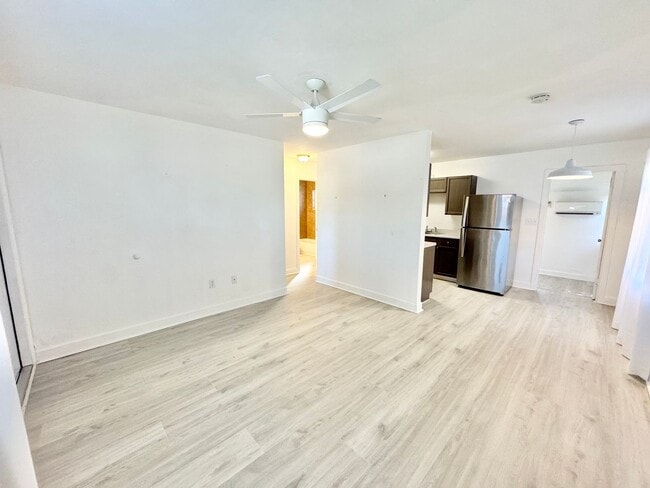 Photo - Paul Phadungchai (4093 Springs Ln) Unidad #4093