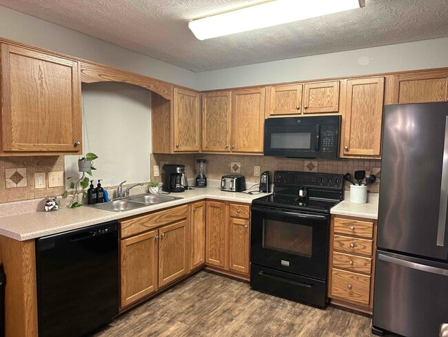 Photo - 212 Greenleaf Dr