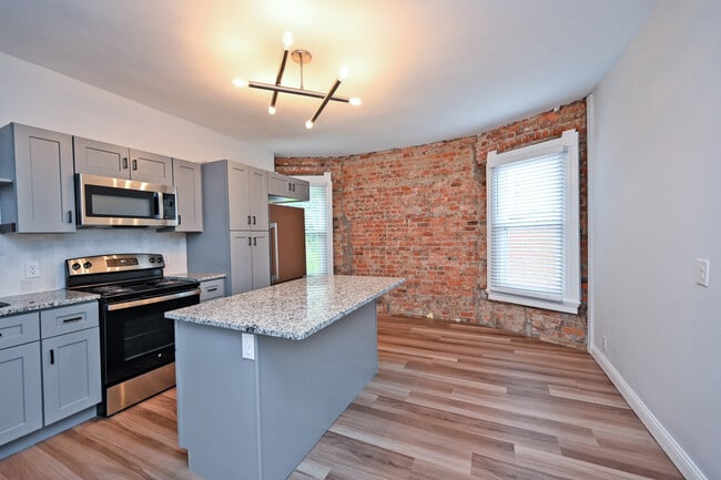 Building Photo - 2226 Kemper Ln Unit 3