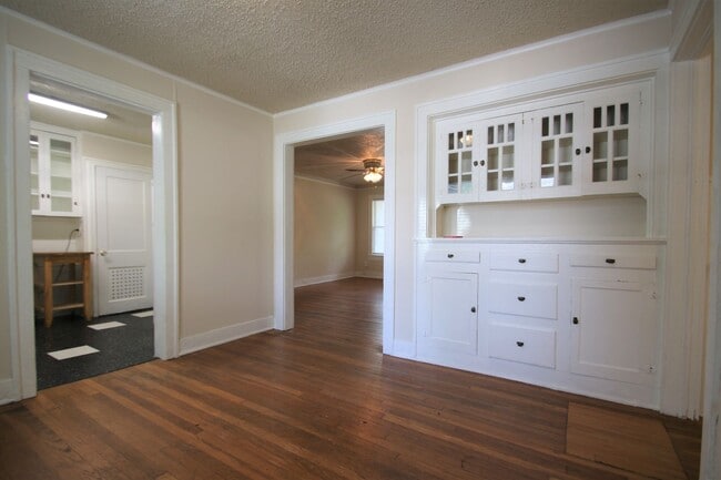 Charming 2/1 Downstairs Apartment Unit w/ ... - Charming 2/1 Downstairs Apartment Unit w/ ... Unit 4800 Bryce Ave #2