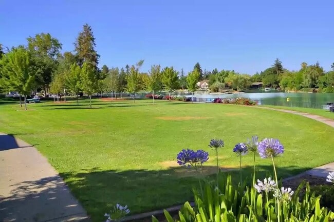 Photo - 861 Lake Terrace Cir