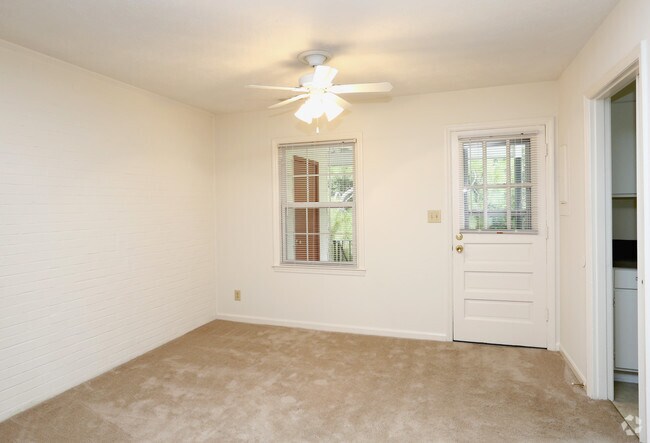 2BR, 1.5BA - 1150sf- Dining Area