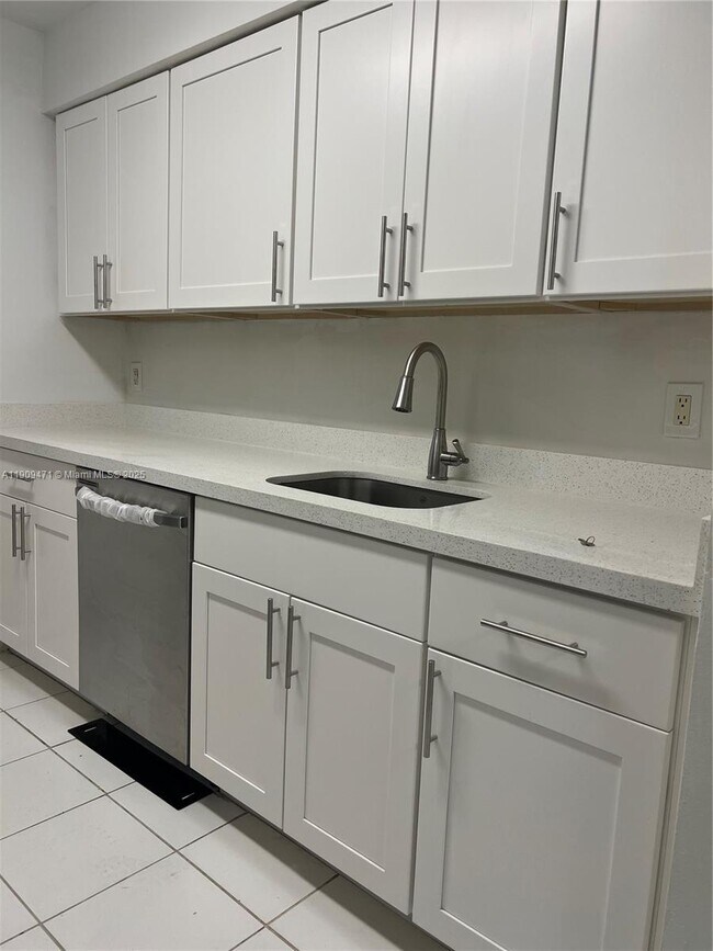 Photo - 500 NE 2nd St Unidad 312