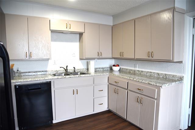 Photo - 900 W Chestnut St