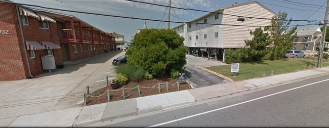 Bay Cottage Apartment Entrance - 932 W Ocean View Ave Unit 17