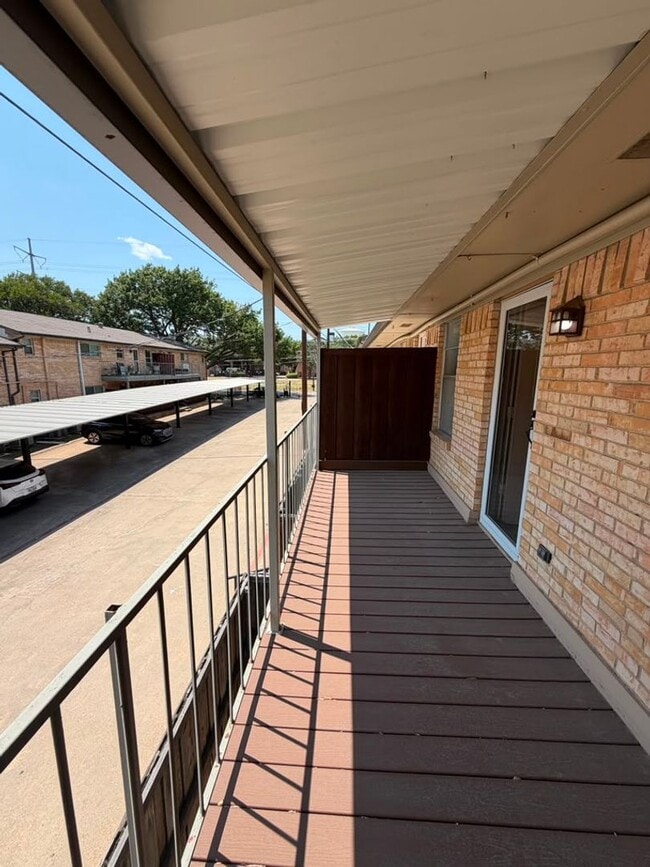 Photo - 5819 Sandhurst Ln