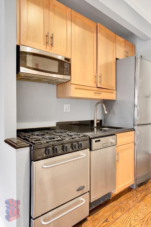 Photo - 202 E 13th St Unidad 5B