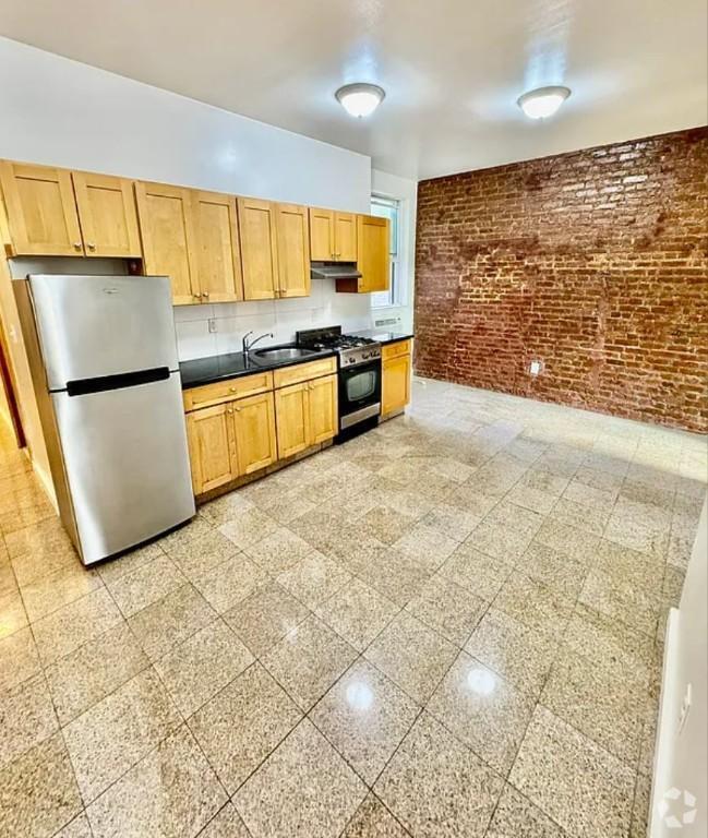 Building Photo - 3 bedroom in Brooklyn NY 11220 Unit 14 Rental