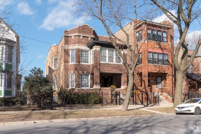 Building Photo - 1440 W Addison St Unit J06P Rental