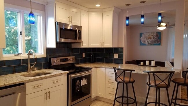 Building Photo - 11 Nichols Ave Unit #3
