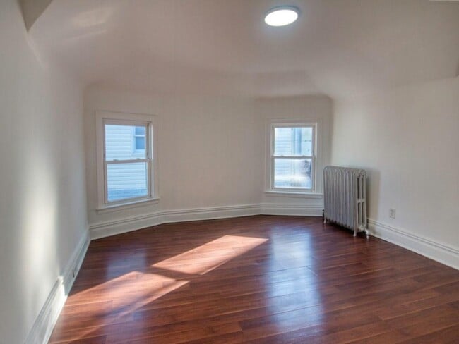 Photo - 1067 E 2nd St Unidad 3