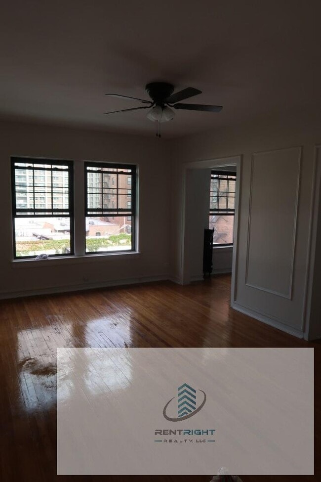 Building Photo - 426 W Briar Pl Rental