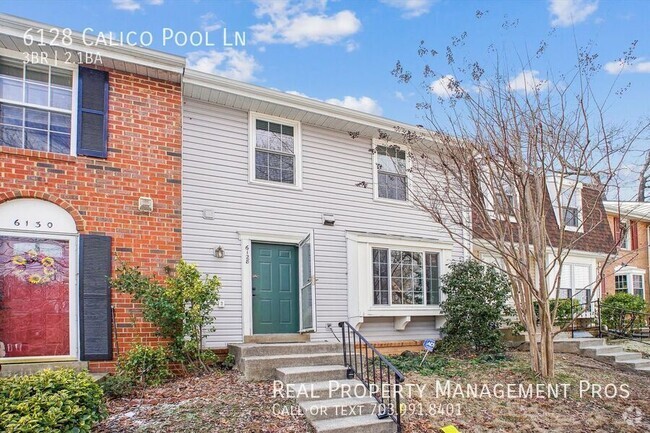 Building Photo - Charming and Updated 3-Level Townhouse for...