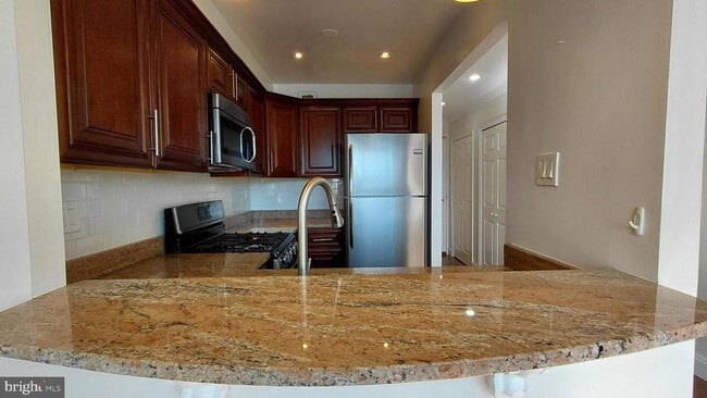 Building Photo - 10201 Grosvenor Pl Unit 1407