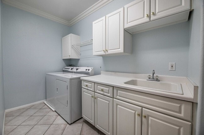 Photo - Cute 2 Bedroom Condo with 2 Car Garage located in a Guard Gated Community in Green Valley!