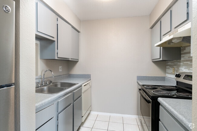 2BR, 2BA - 1,050SF - Kitchen