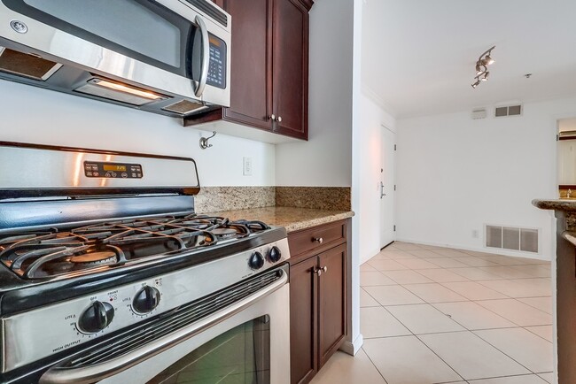 Photo - 7320 Hawthorn Ave Unit #207