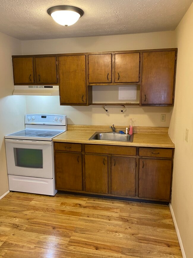 Photo - 760 W Main St