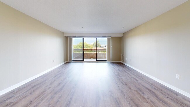 Photo - 1067 Beacon St