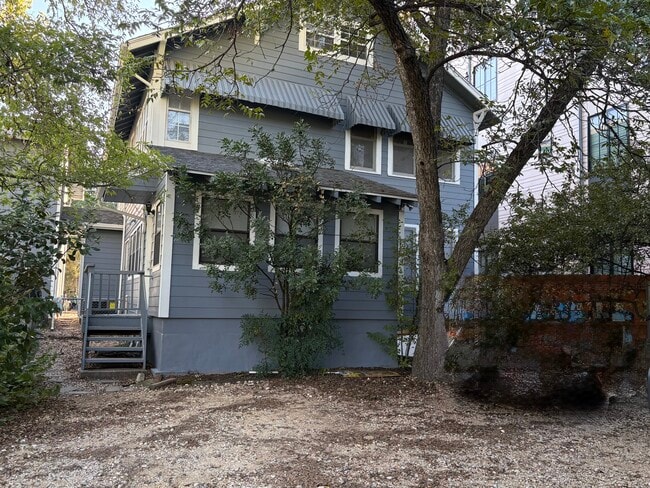 Building Photo - 2818 San Pedro St Unit SanPedro#B