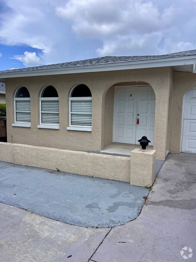 Building Photo - 3637 Country Club Blvd Rental