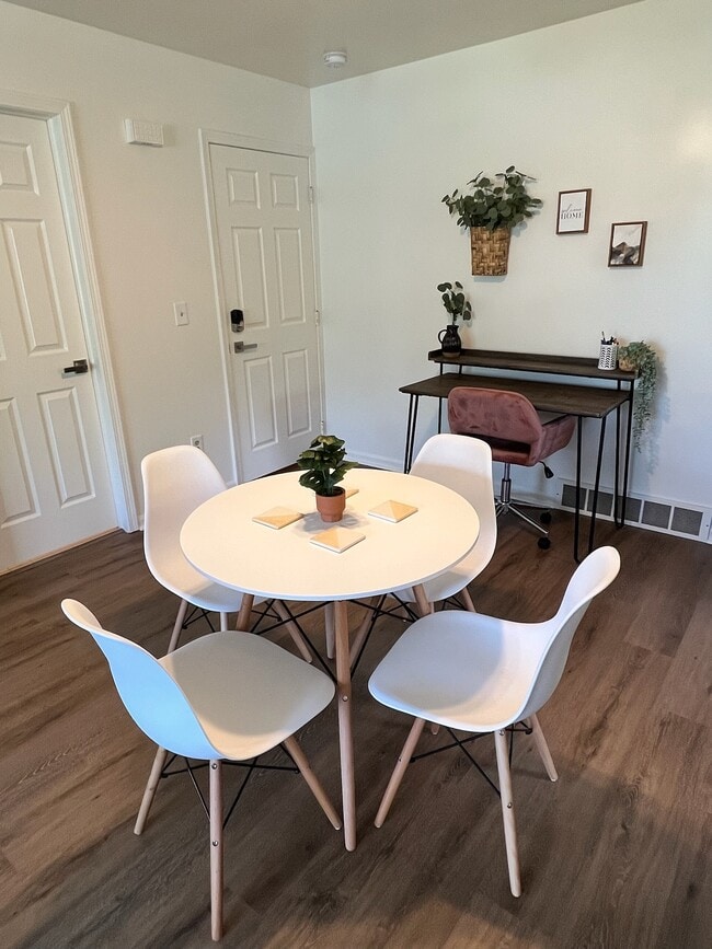 Photo - 623 Mill St