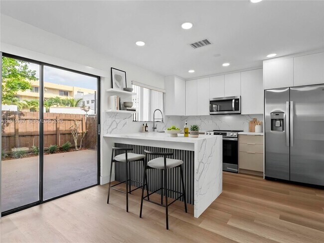Photo - 8360 NW 8th St