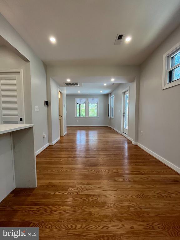 Photo - 327 Whittier St NW