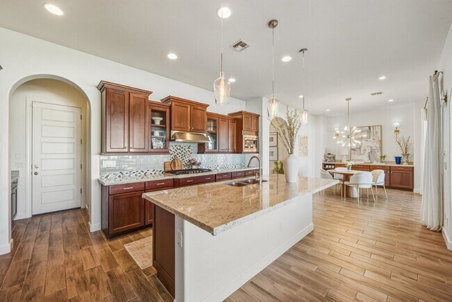 3930 E Iris Dr