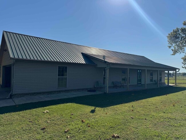 Photo - 577 Cemetery Rd