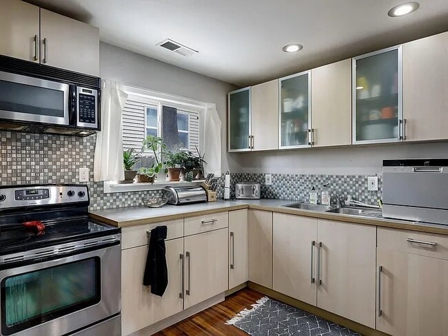 Photo - 1009 NE Lowry Ave Unidad 2