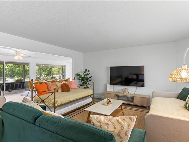 Photo - 460 Magellan Dr