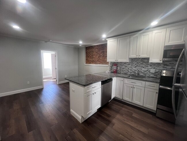 Photo - 315 Meridian St Unit 2