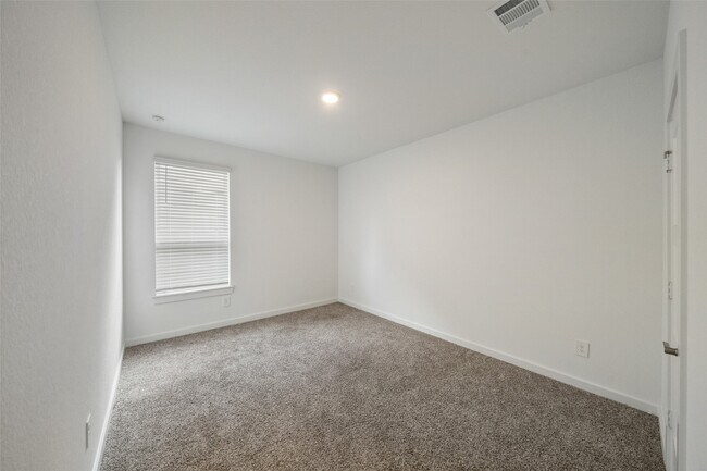 Photo - 1613 Sunbend Ln