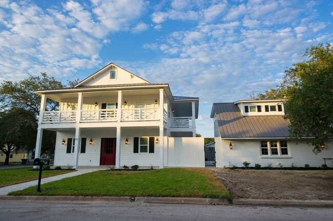 Photo - 701 Hereford St Unidad Whole