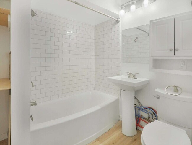 Photo - 1+ Bedroom Upper Level Duplex Unidad 2