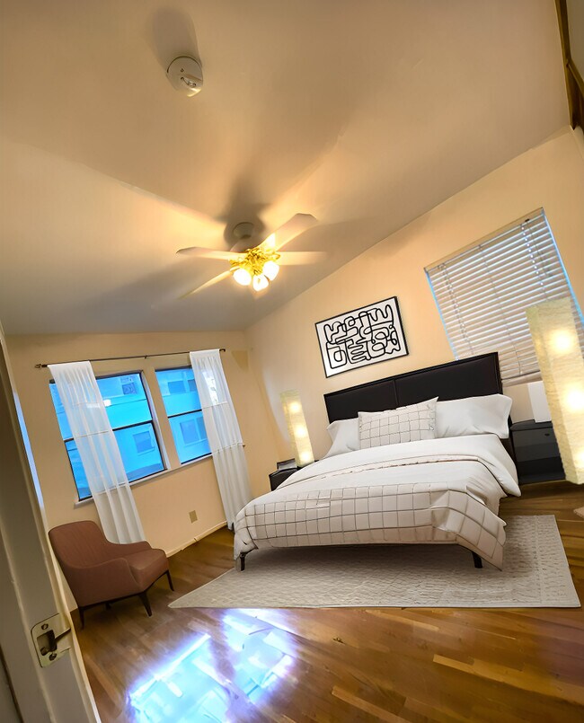 Trae tu imaginación - 5876 Bowcroft St Unidad 2