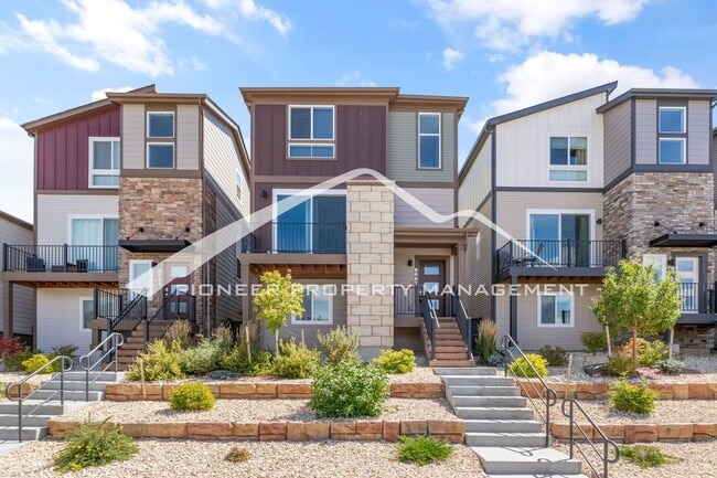 Building Photo - Spacious 4-Bedroom Home with Mountain View...