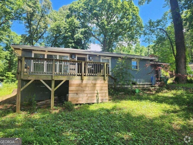 Building Photo - 3220 Memorial Dr Rental