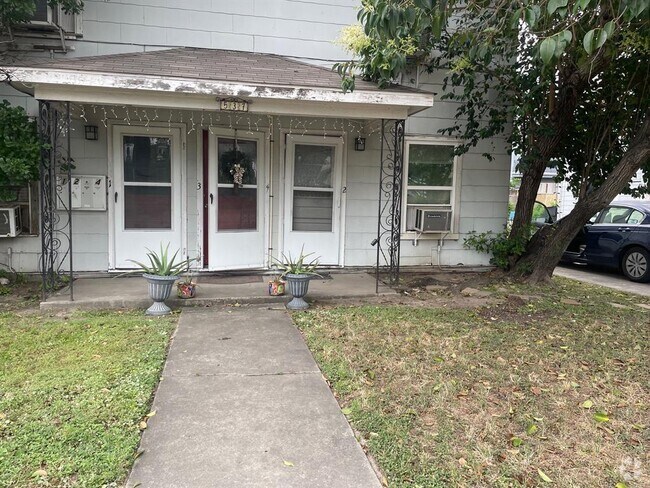 Building Photo - 537 Studewood St Unit 4 Rental