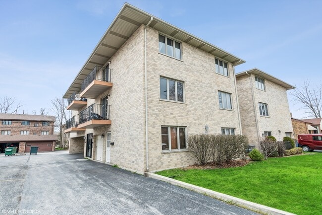 Building Photo - 9532 Minnick Ave Unit 2W Rental