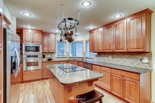 Photo - 5 bedroom + bonus room in Spring Hill neighborhood