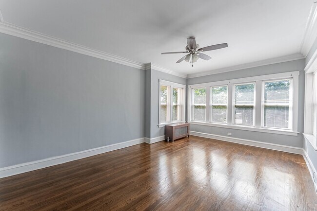 Photo - 4820 W Wolfram St Unit 2