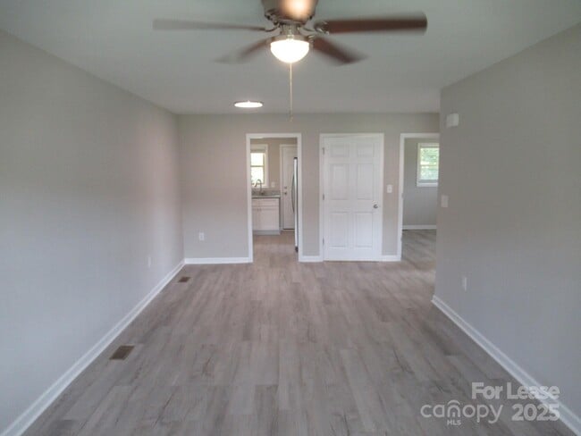 Photo - 1747 River Rd