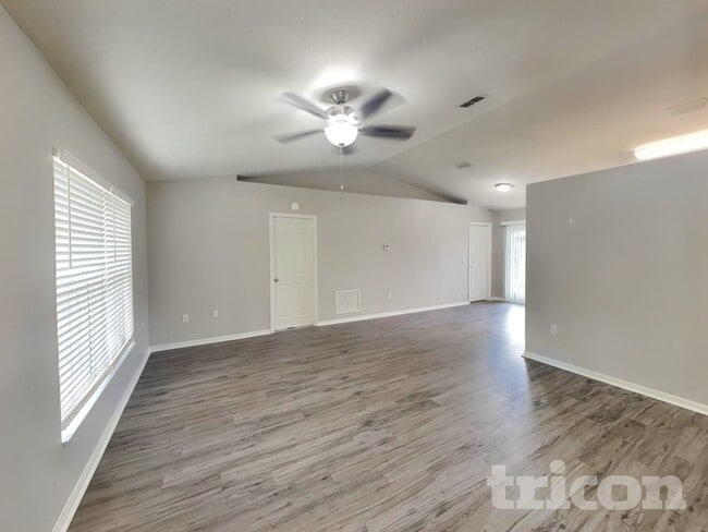 Photo - 1090 3rd Ave