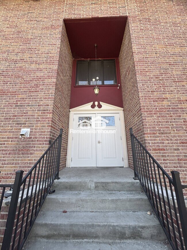 7815 Douglas Ave