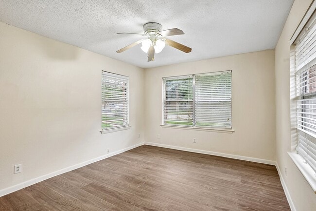 Building Photo - 6401 Rowan Ln