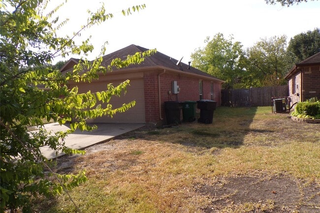 Photo - 16006 Hiram Clarke Rd